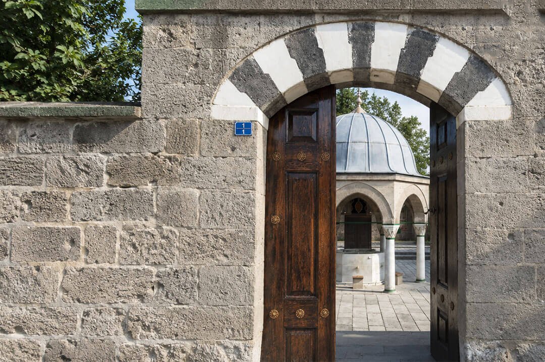 entrée d'une mosquée en Anatolie centrale