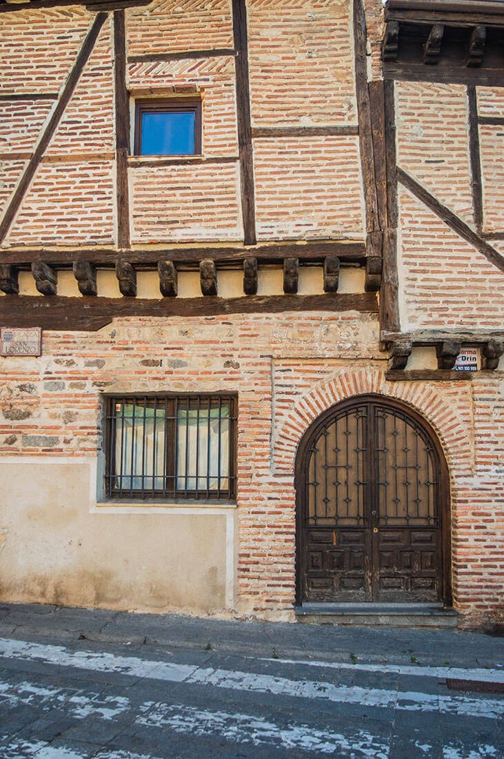 Maison en brique et pans de bois en Espagne