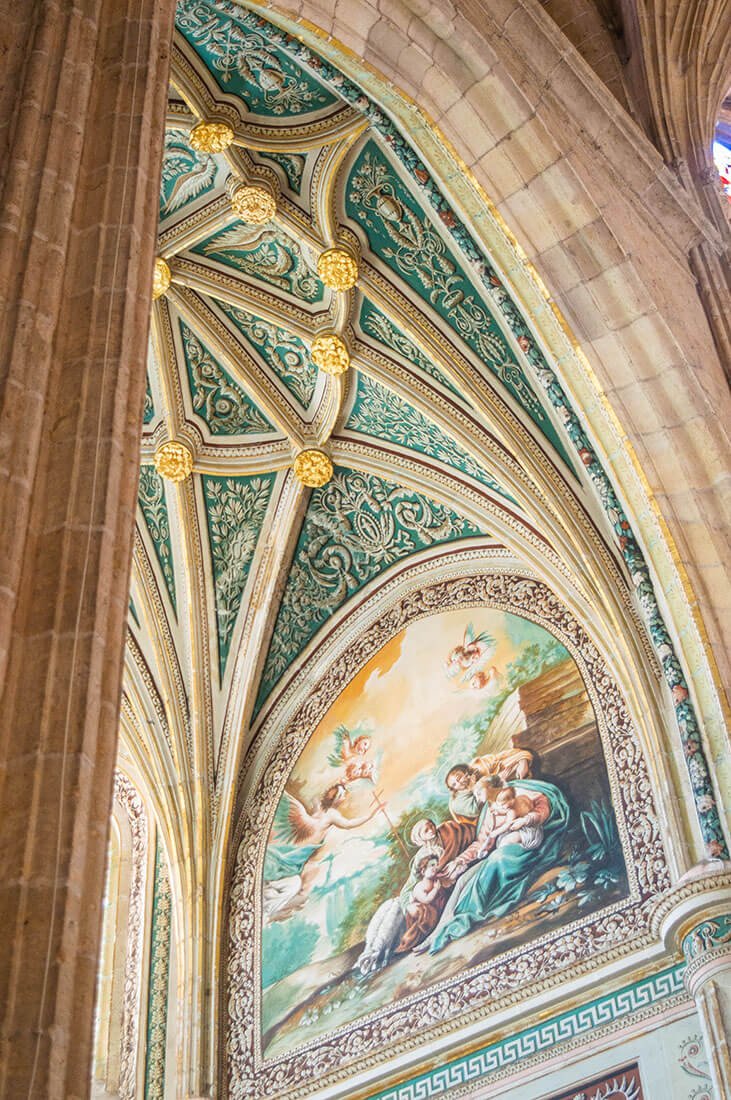 plafond peint d'une chapelle espagnole