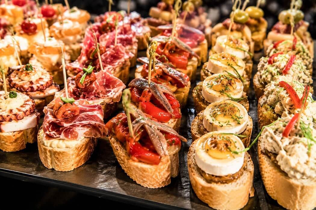 assortiment de tapas au marché San Miguel de Madrid