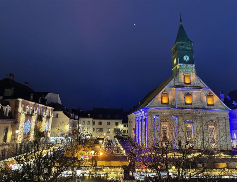 Le marché de Noël à Montbéliard prend ses quartiers autour du vieux temple protestant